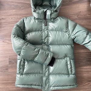 Aritzia hi-gloss super puff